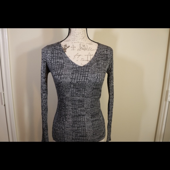 New with tags forever 21 fitted v neck sweater - Picture 6 of 7